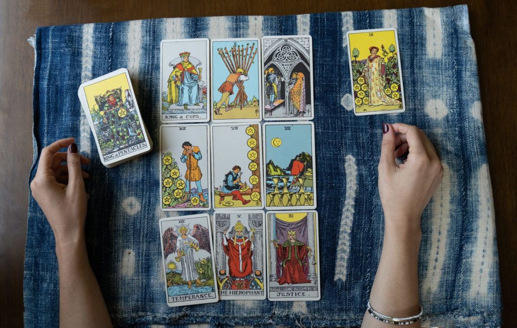 What are Tarot Cards - How to Shuffle Tarot Cards